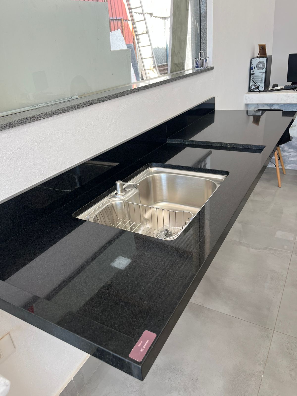 Pia com Cuba Preto São Gabriel